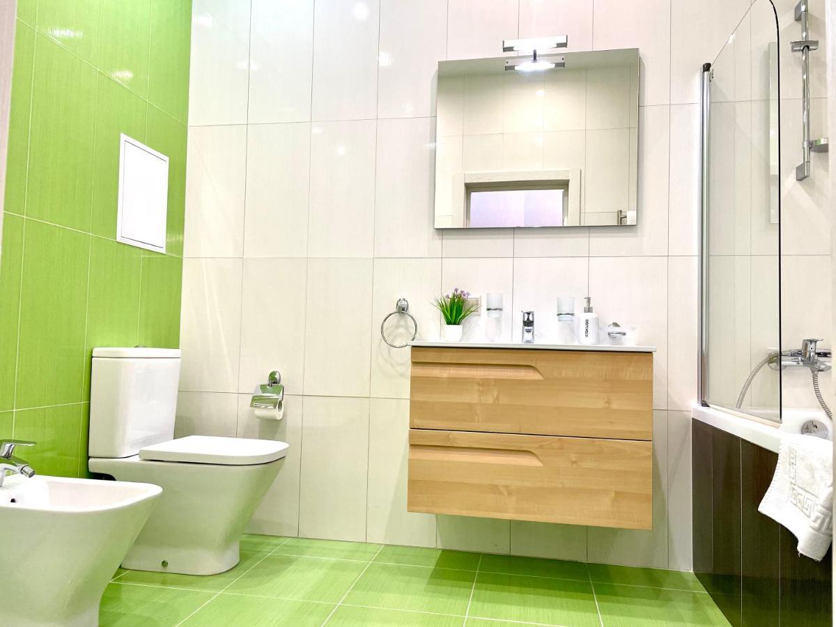 Navit Luxury Apartments With Breakfast Near The Railway Station, The City Center And The Park Kiev Luaran gambar