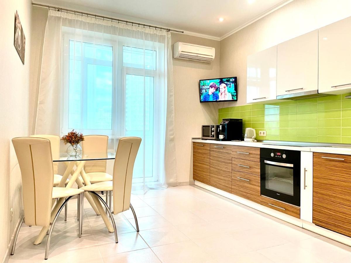Navit Luxury Apartments With Breakfast Near The Railway Station, The City Center And The Park Kiev Luaran gambar