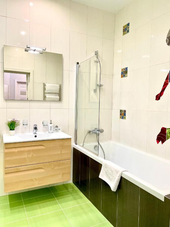 Navit Luxury Apartments With Breakfast Near The Railway Station, The City Center And The Park Kiev Luaran gambar