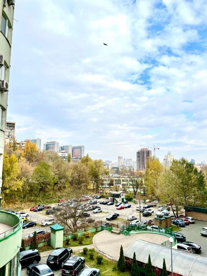 Navit Luxury Apartments With Breakfast Near The Railway Station, The City Center And The Park Kiev Luaran gambar