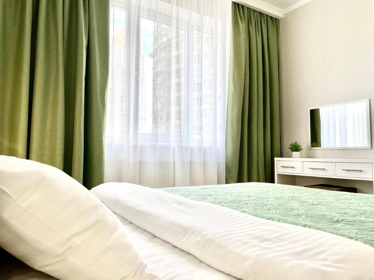Navit Luxury Apartments With Breakfast Near The Railway Station, The City Center And The Park Kiev Luaran gambar