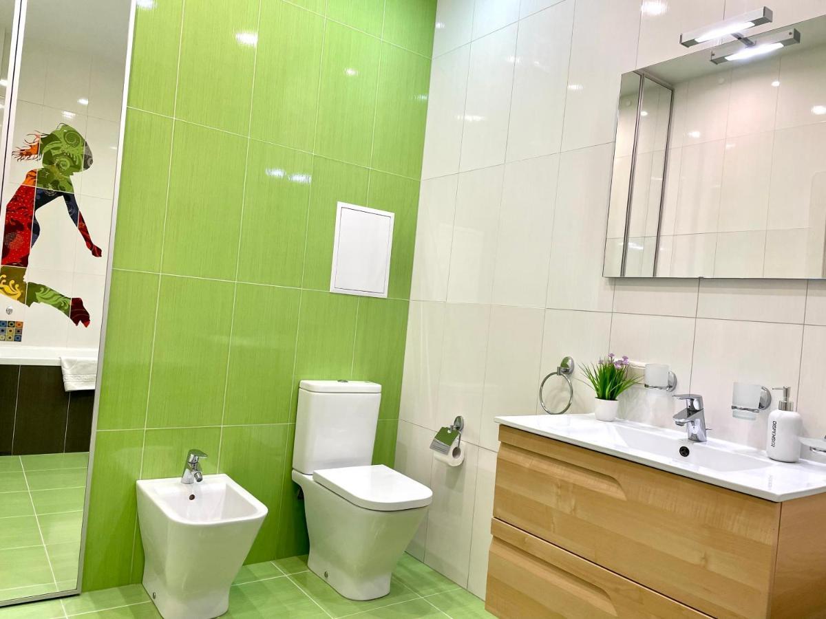 Navit Luxury Apartments With Breakfast Near The Railway Station, The City Center And The Park Kiev Luaran gambar