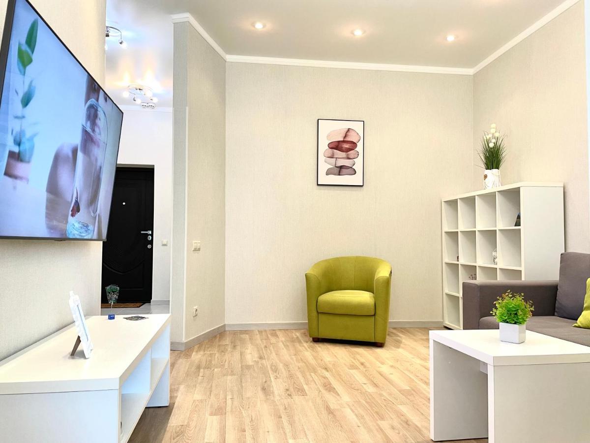 Navit Luxury Apartments With Breakfast Near The Railway Station, The City Center And The Park Kiev Luaran gambar