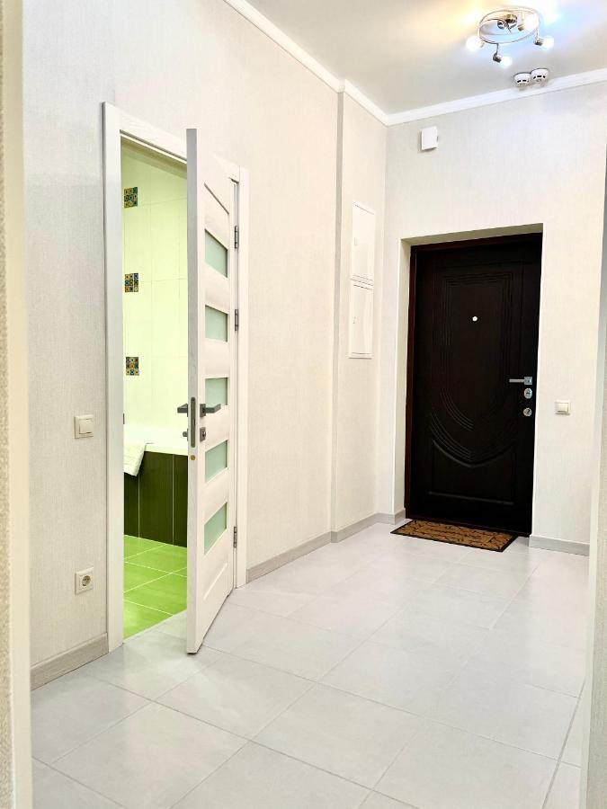 Navit Luxury Apartments With Breakfast Near The Railway Station, The City Center And The Park Kiev Luaran gambar