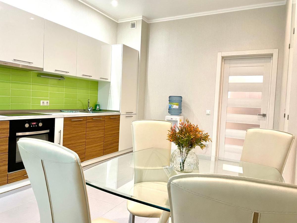 Navit Luxury Apartments With Breakfast Near The Railway Station, The City Center And The Park Kiev Luaran gambar