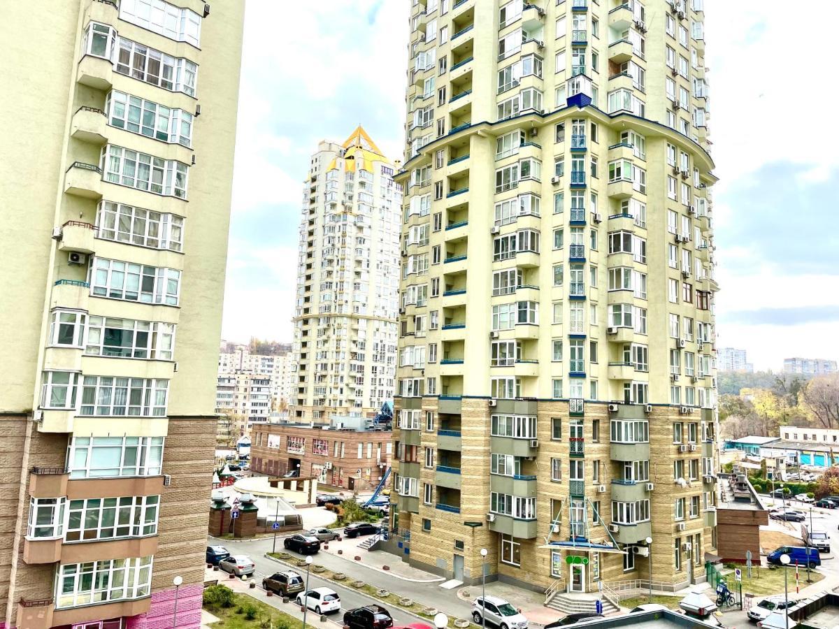 Navit Luxury Apartments With Breakfast Near The Railway Station, The City Center And The Park Kiev Luaran gambar