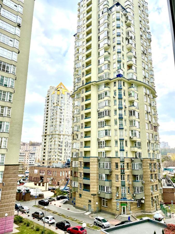 Navit Luxury Apartments With Breakfast Near The Railway Station, The City Center And The Park Kiev Luaran gambar