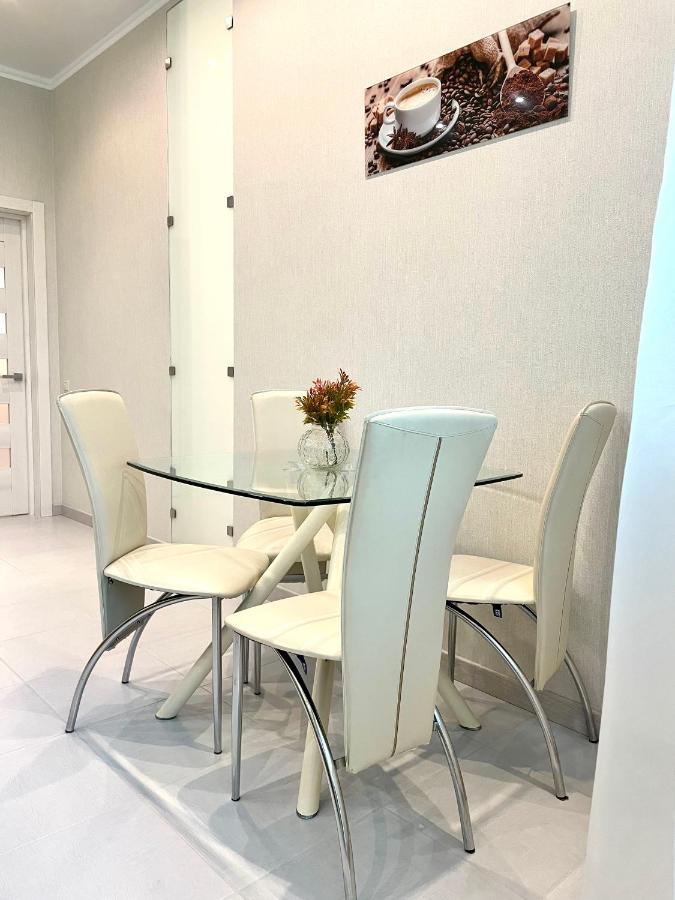 Navit Luxury Apartments With Breakfast Near The Railway Station, The City Center And The Park Kiev Luaran gambar