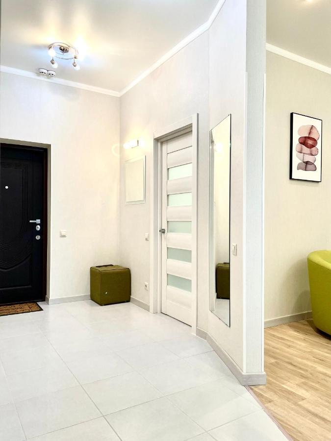 Navit Luxury Apartments With Breakfast Near The Railway Station, The City Center And The Park Kiev Luaran gambar