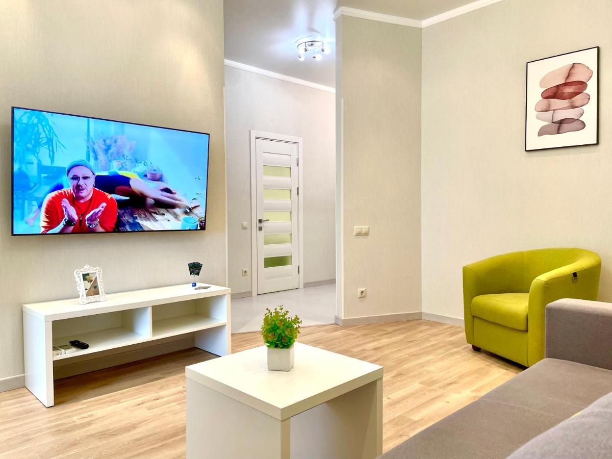 Navit Luxury Apartments With Breakfast Near The Railway Station, The City Center And The Park Kiev Luaran gambar
