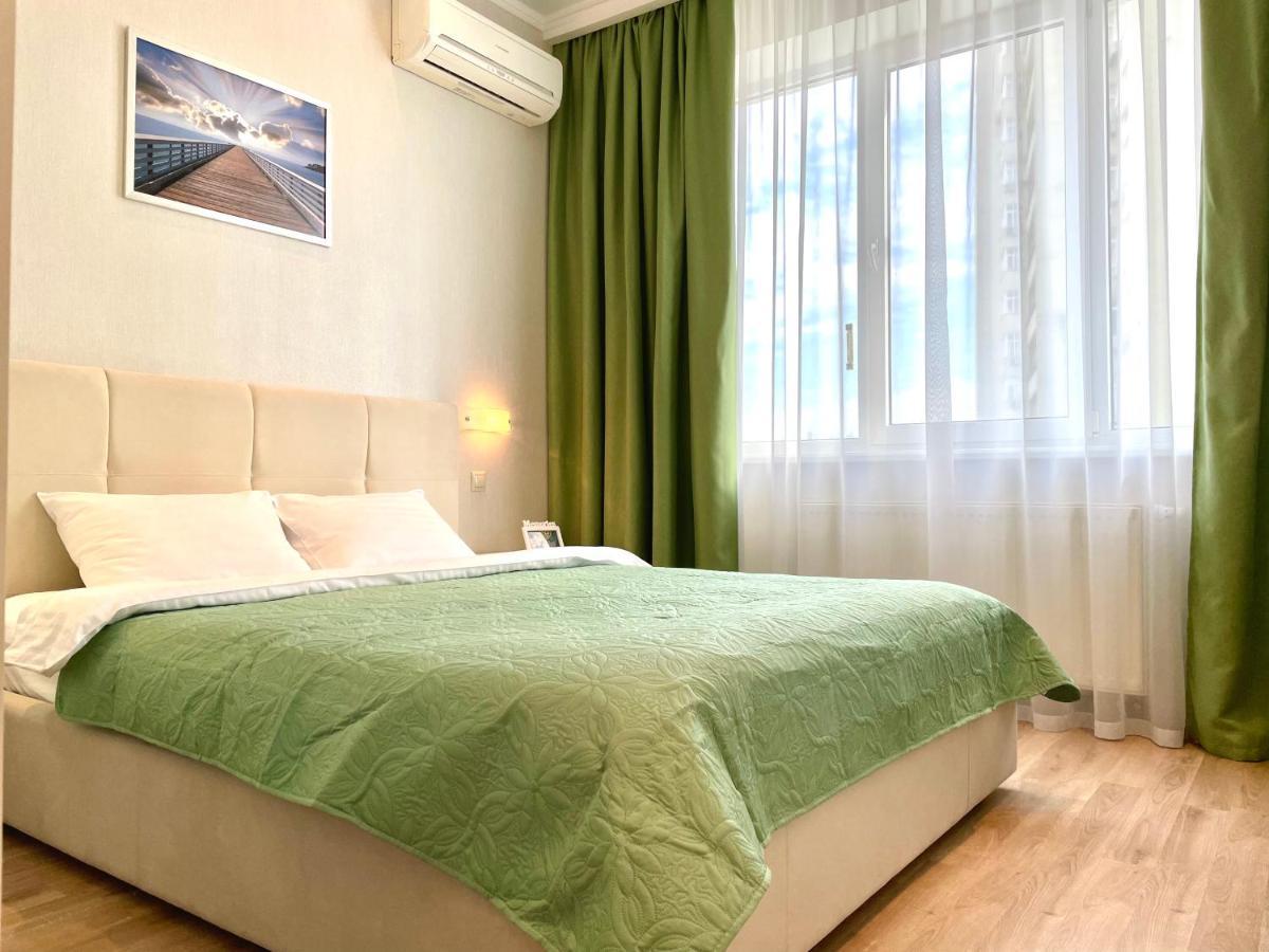 Navit Luxury Apartments With Breakfast Near The Railway Station, The City Center And The Park Kiev Luaran gambar