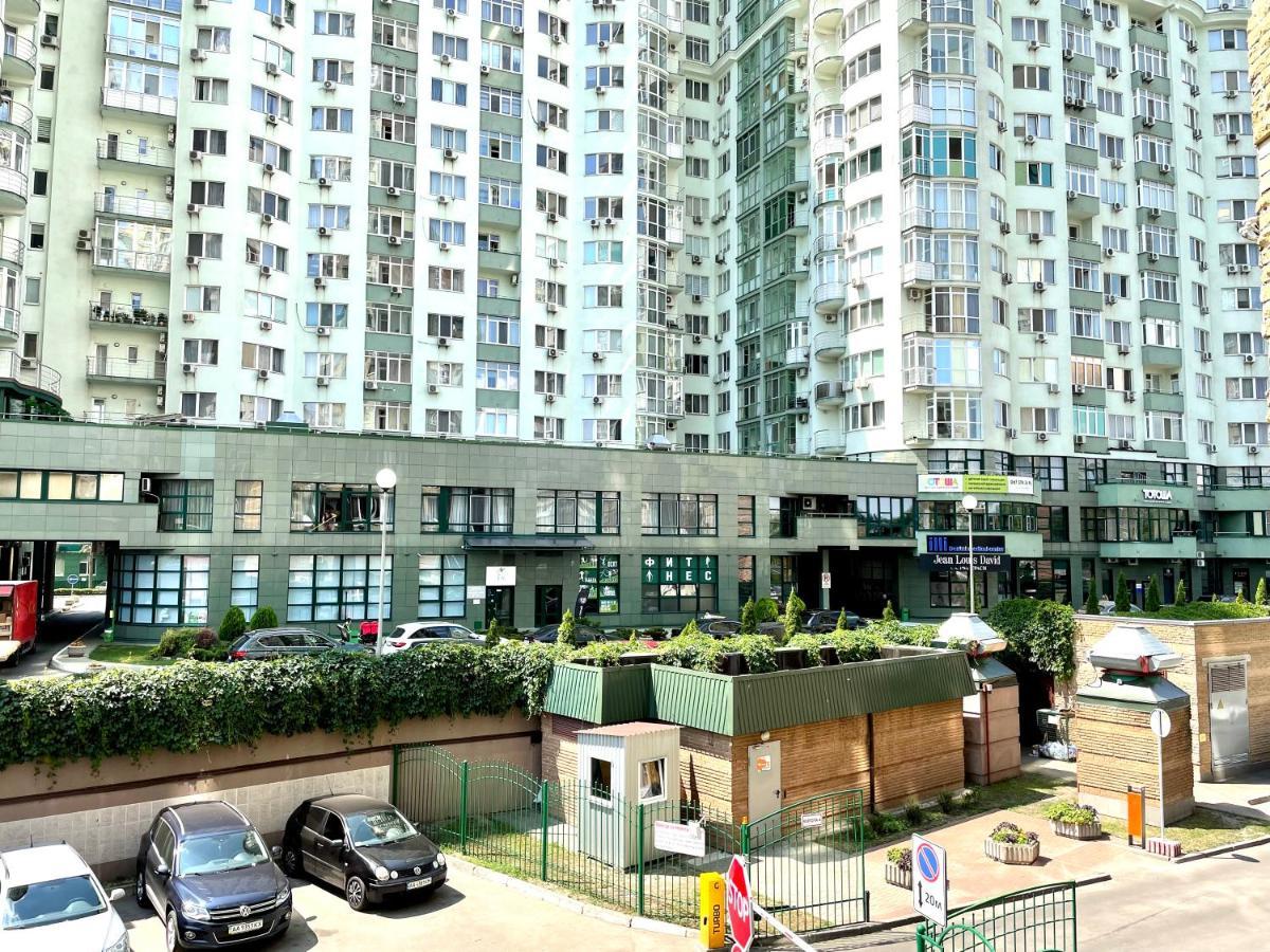 Navit Luxury Apartments With Breakfast Near The Railway Station, The City Center And The Park Kiev Luaran gambar